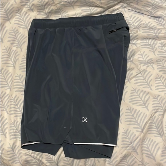 Men’s Lululemon 6” Surge short size small - Picture 2 of 5
